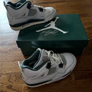 Air Jordan 4 Retro Big Kids 3.6 White and Dark Green Sneakers